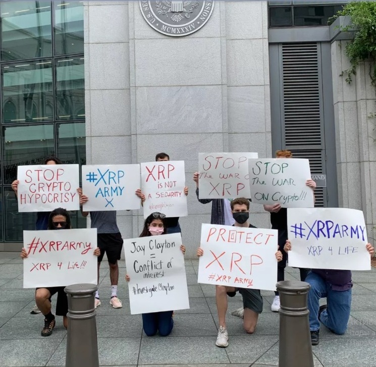 «Остановить войну с криптовалютой»: холдеры XRP проводят протест перед штаб-квартирой SEC «Остановить войну с криптовалютой»: холдеры XRP проводят протест перед штаб-квартирой SEC