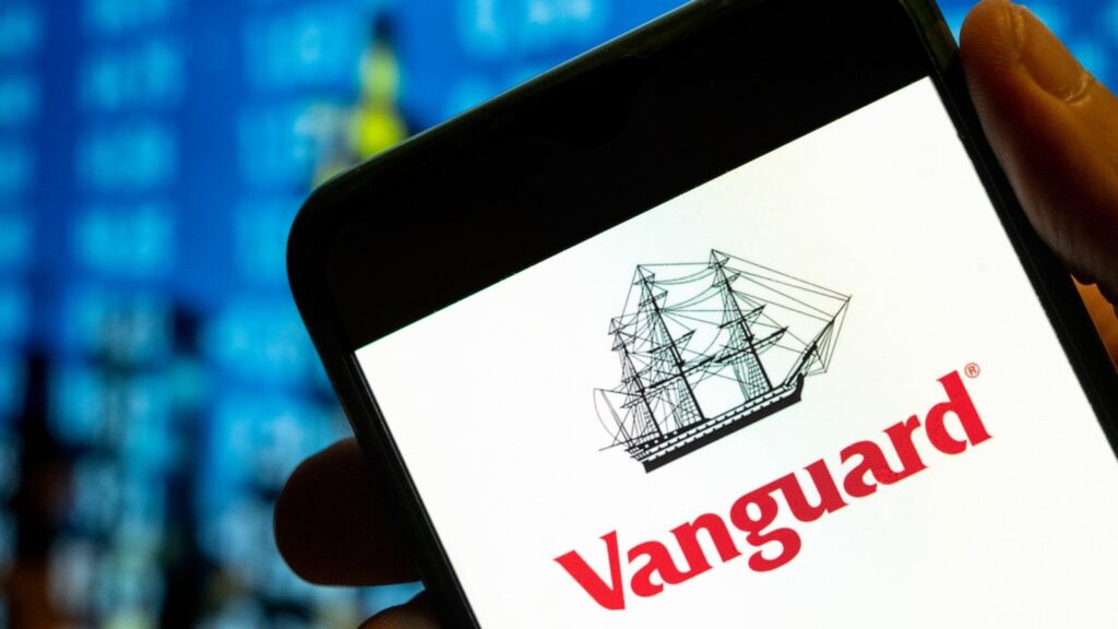 Vanguard позволит торговать ETF BTC, XRP и SOL на своей платформе